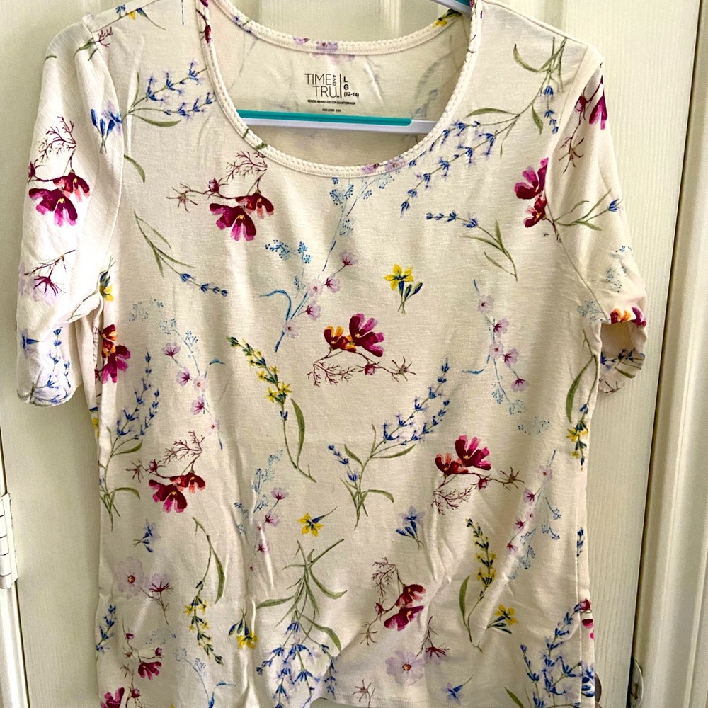 Time and tru floral tee